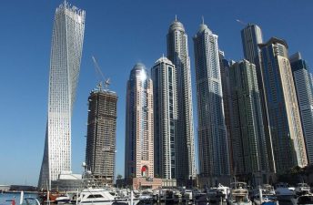أصبحت البنوك والشركات الخاصة أكبر المشترين للعقارات في الإمارات العربية المتحدة بقيمة 100 مليار درهم إماراتي.