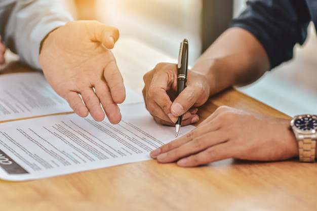 Real Estate Flipping of the Contract Signing for Distressed Seller