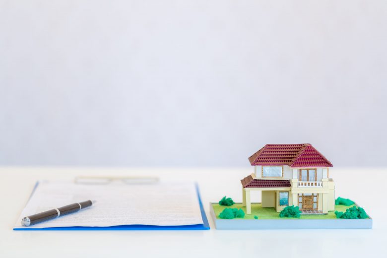Real Estate Long Term Contract Signing For A House