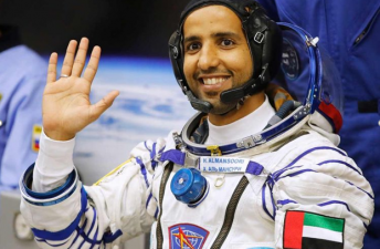 تحدث سمو الشيخ محمد والمواطنين إلى رائد الفضاء الإماراتي هزاع المنصوري من محطة الفضاء الدولية