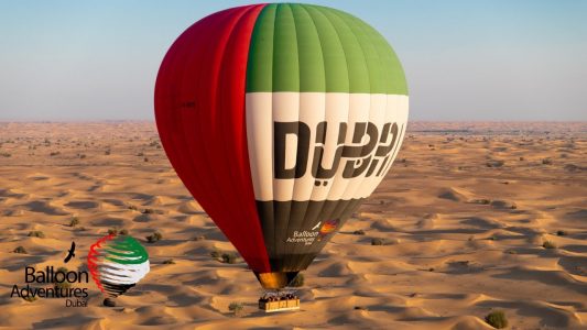 با بالون بر فراز صحرا‌های دبی پرواز کنید
