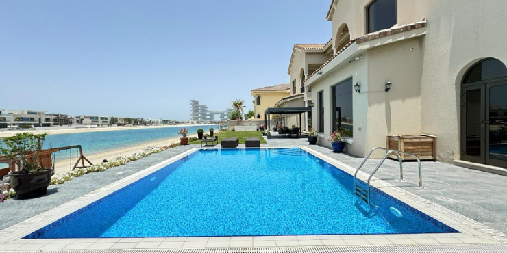 Palm Jumeirah Villa for Sale | Signature Gallery View with Full Atlantis View | AED 60M