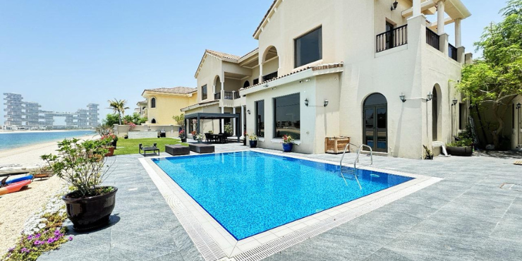 Palm Jumeirah Villa for Sale | Signature Gallery View with Full Atlantis View | AED 60M