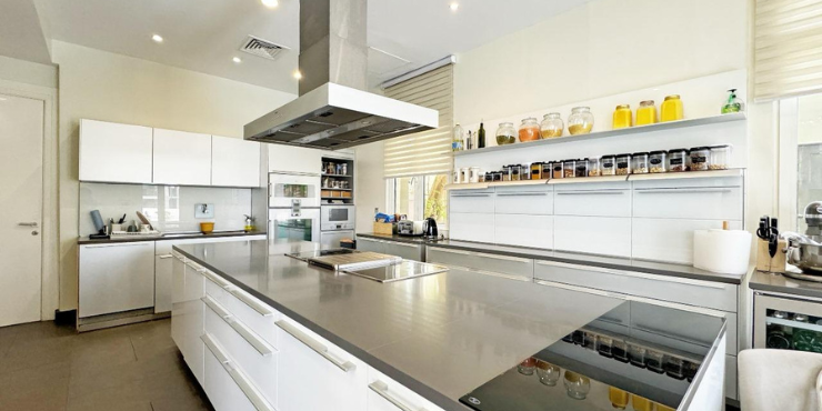 Palm Jumeirah Villa for Sale | Signature Gallery View with Full Atlantis View | AED 60M