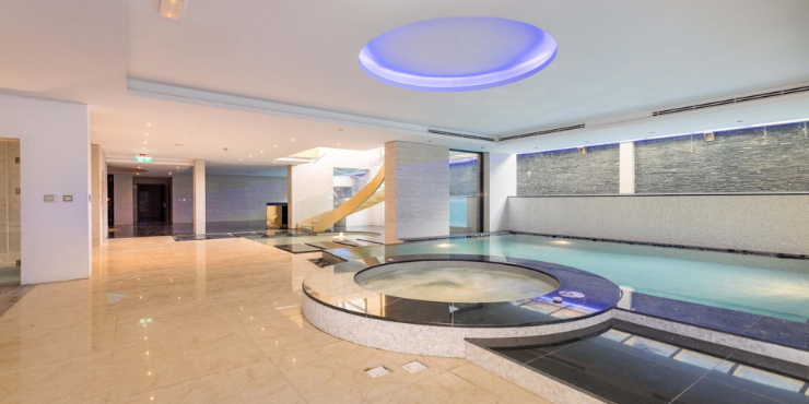 Own a Spectacular 8BR Luxury Villa in Pearl Jumeirah