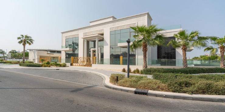 Own a Spectacular 8BR Luxury Villa in Pearl Jumeirah