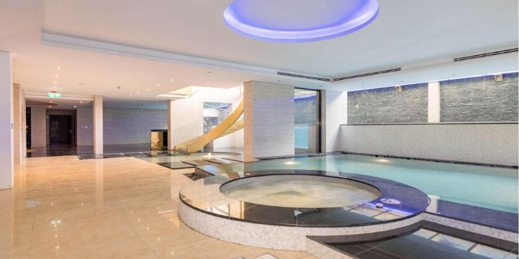 Exclusive Villa Plot & Luxury Renovated Villa for Sale in Pearl Jumeirah Dubai