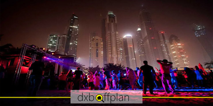 اجراهای زنده موسیقی و دیجیهای بینالمللی در شبهای دبی