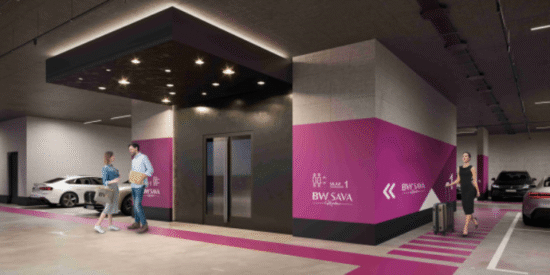 بي دبليو سافا ريفرلاين على واجهة بلغراد البحرية