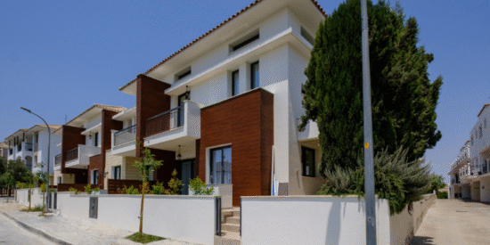 فلل إميرالد هايتس في تيرسيفانو، لارنكا