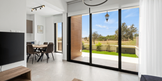 فلل إميرالد هايتس في تيرسيفانو، لارنكا